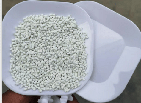苏姆龙色母粒 新产出特白色母粒6028 吨桶 塑料水塔 塑料水缸 塑料方桶 蔬菜框等产品专用